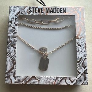 Steve Madden gold 3 chain layered necklace!